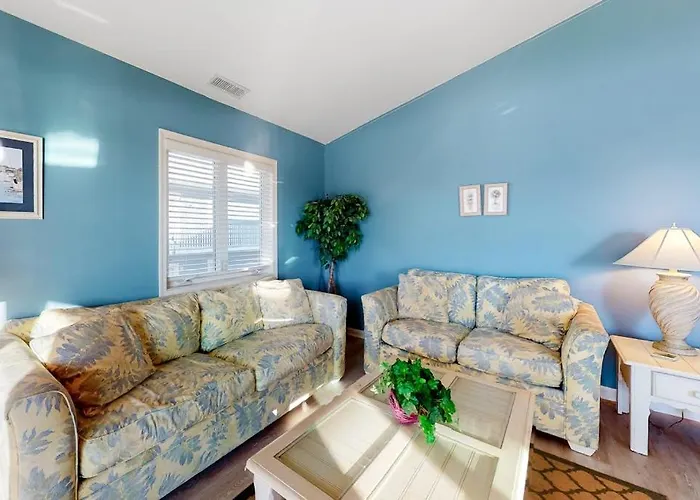 Well-located With Partial Ocean Views Private Balcony Washer & Dryer Ac *