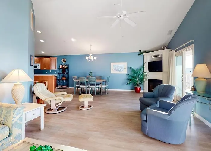 Well-located With Partial Ocean Views Private Balcony Washer & Dryer Ac Holiday home
