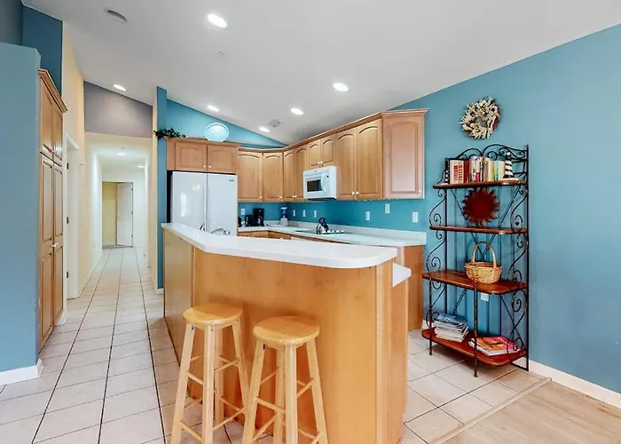 Holiday home Well-located With Partial Ocean Views Private Balcony Washer & Dryer Ac *