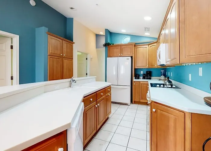 Holiday home Well-located With Partial Ocean Views Private Balcony Washer & Dryer Ac *