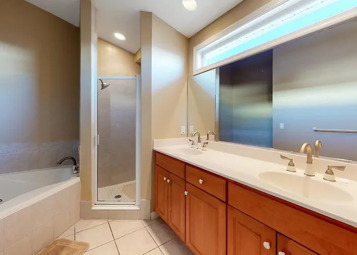 Holiday home Well-located With Partial Ocean Views Private Balcony Washer & Dryer Ac *